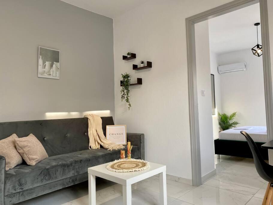 Stylish Apartment in Kos Town, Walking Distance to the Beach - No 10, Kos