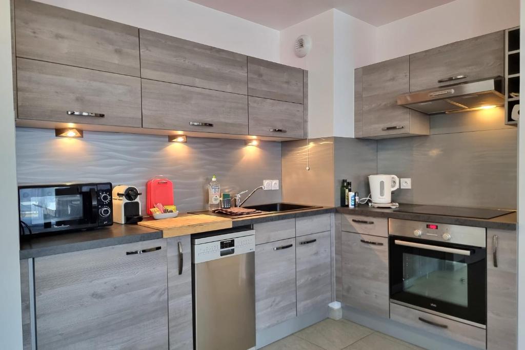 Chez Lou et Dan 4P apartment with balcony elevator and secure parking - 3