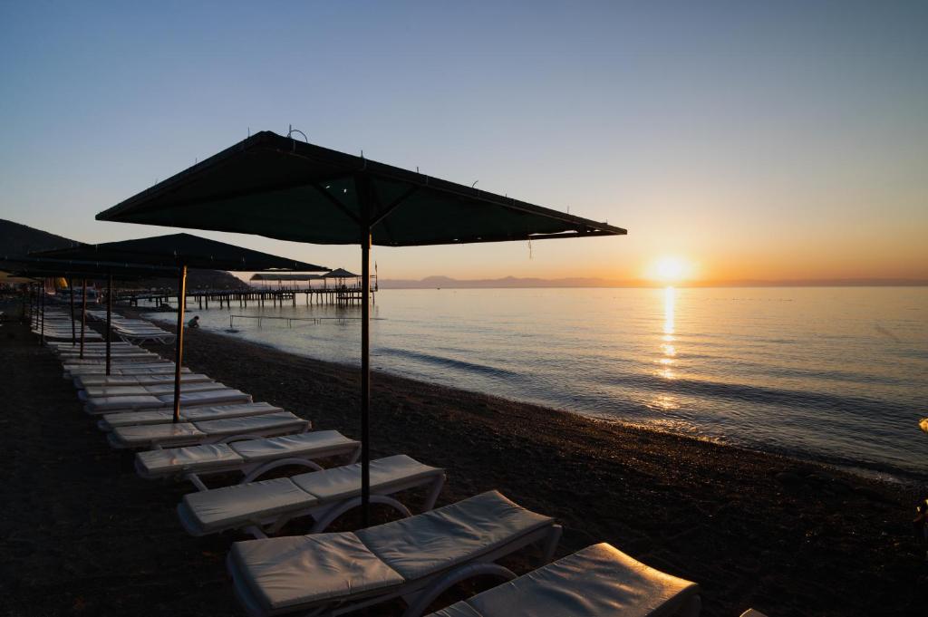 Grand Hotel Derin photo