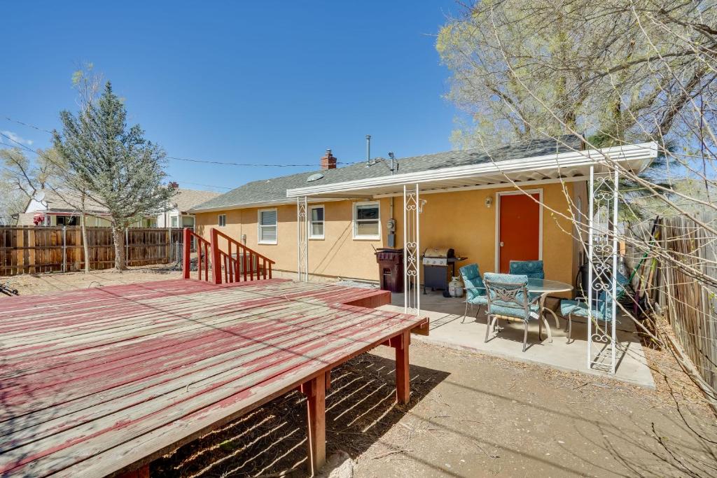 Pueblo House by Riverwalk, 2 Miles to Fairgrounds!