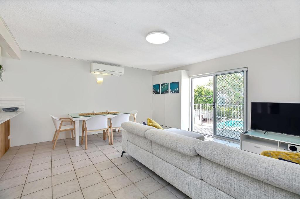 Beachcomber Unit 4 7 Dingle Ave, Caloundra