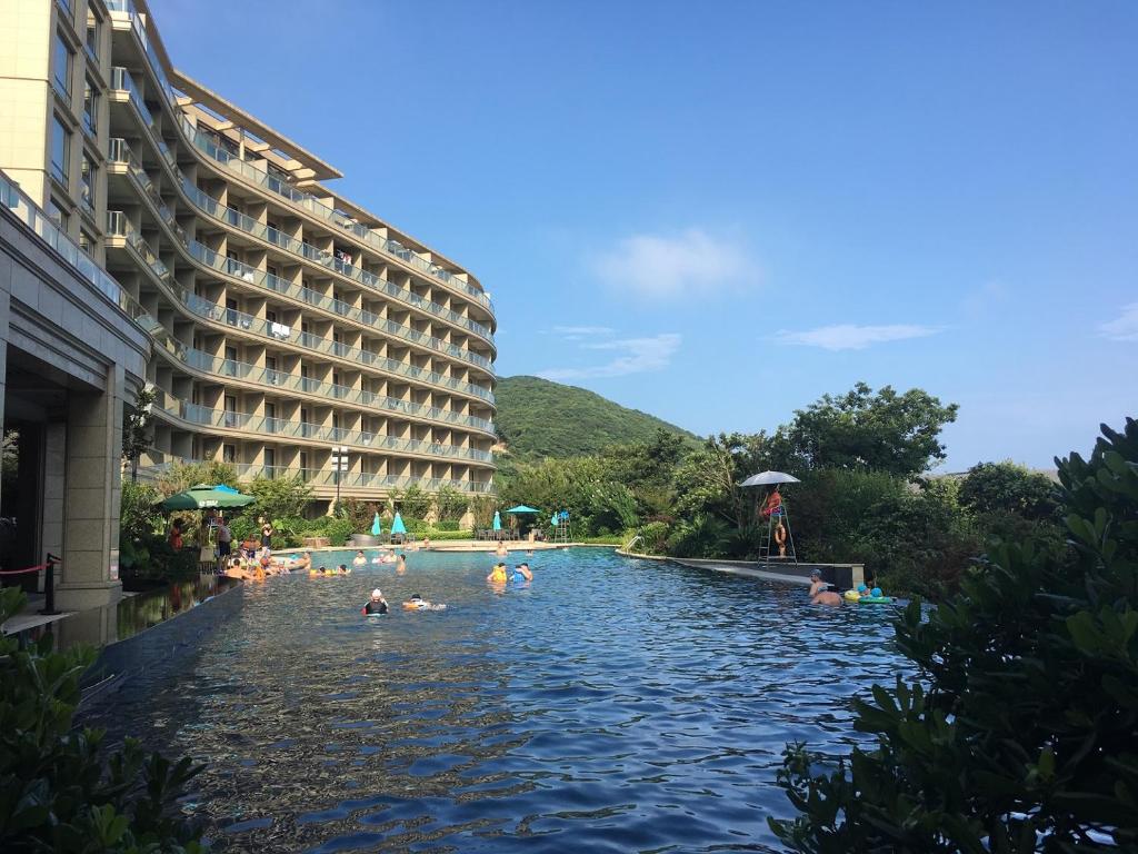 舟山朱家尖东沙绿城品霞苑酒店 — Hotel in Zhoushan