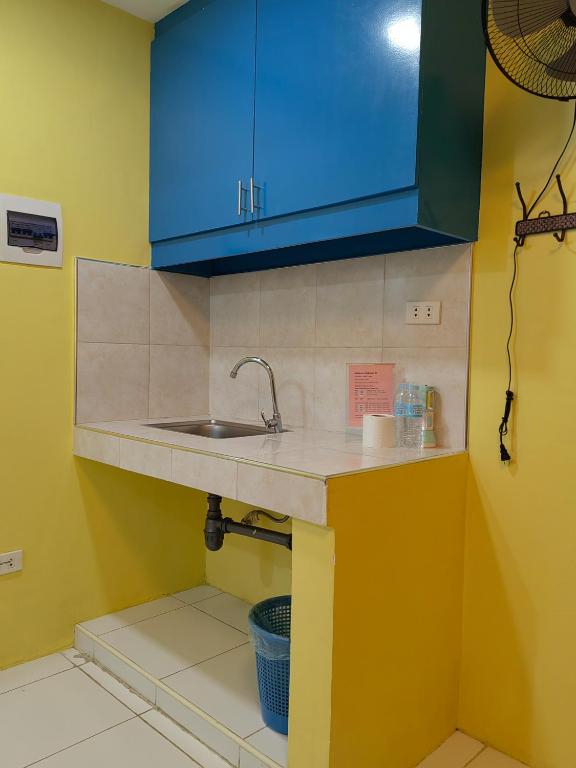 Kitchen, YellowPad Hotel (SM-Eco) in Davao City