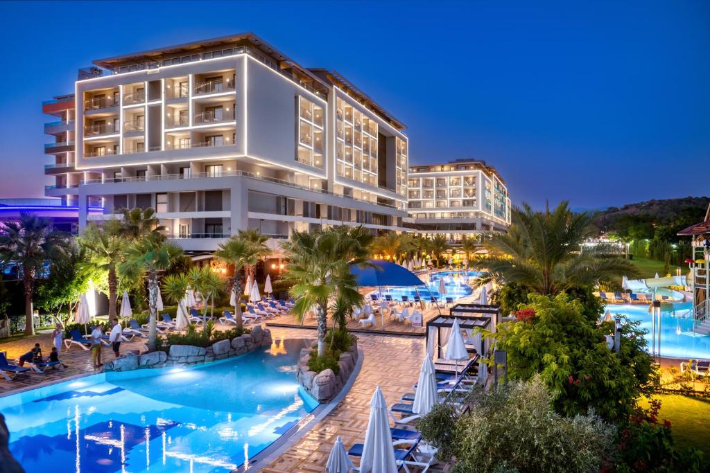 Numa Bay Exclusive Hotel - Ultra All Inclusive — Hotel building in Avsallar