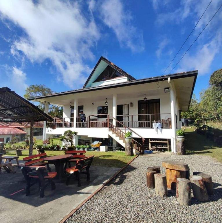 Bonsai Villa @ Mesilou 盆栽小苑 — Hotel in Kinabalu National Park