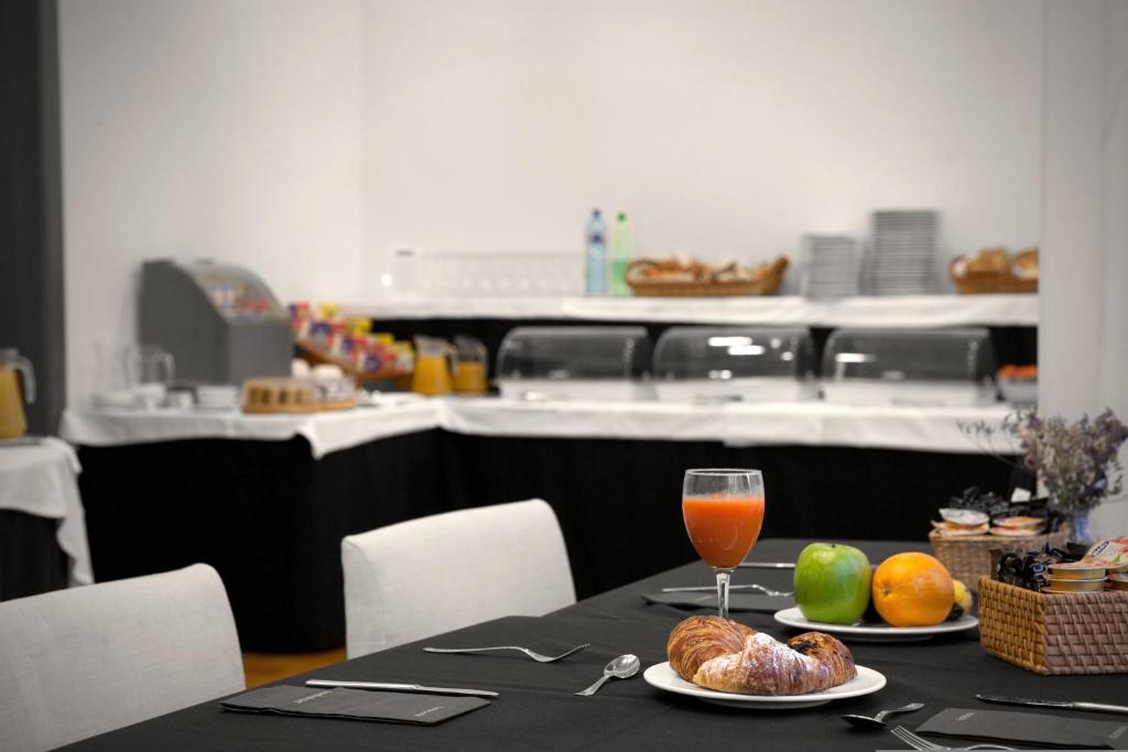 Hotel Onix Rambla — Restaurant & bars in Barcelona, Catalonia
