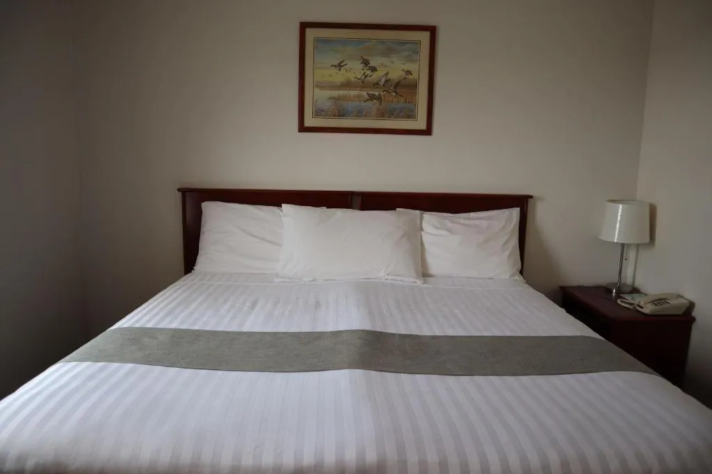 Destination Family Hotel, hotel in Whitehorse