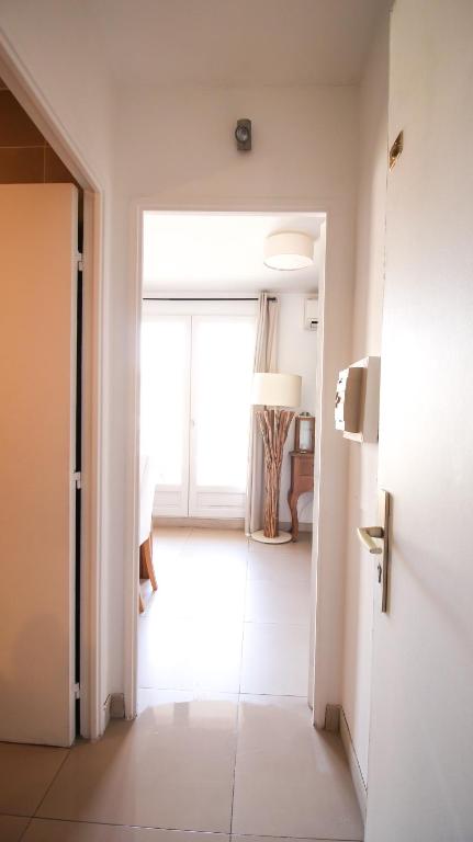 Airco studio with terrace at 2 steps from the sea - 2