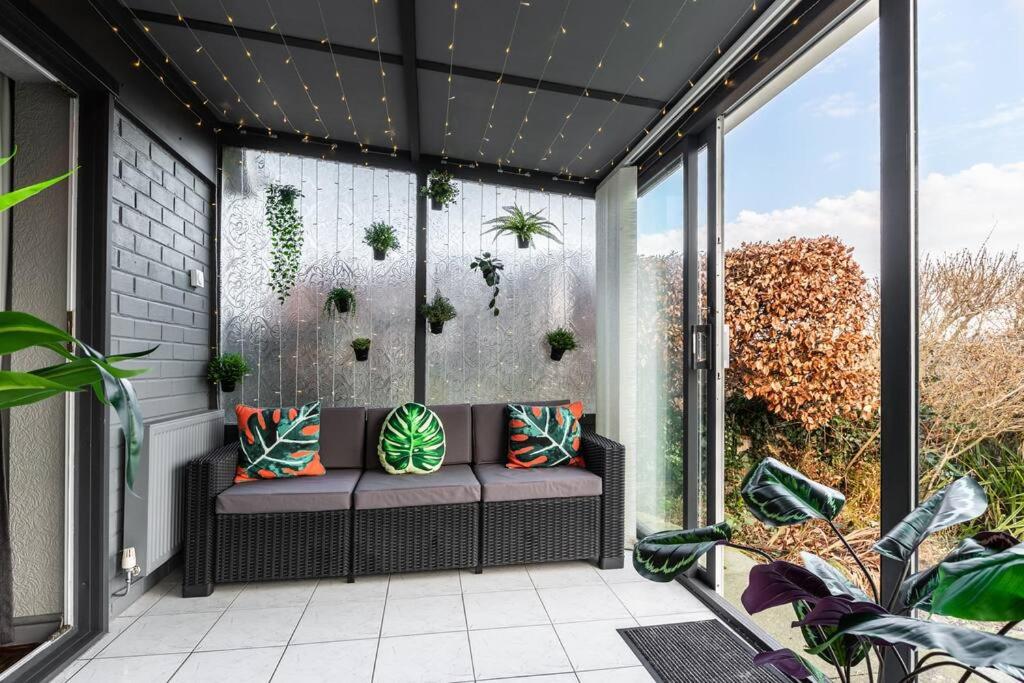 City Home with Parking and Garden, Chester photo 5