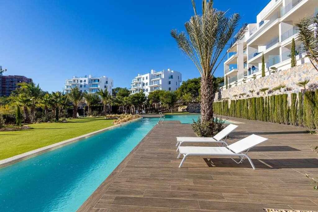 Apartamento único de 3 dormitorios en las Colinas - 1