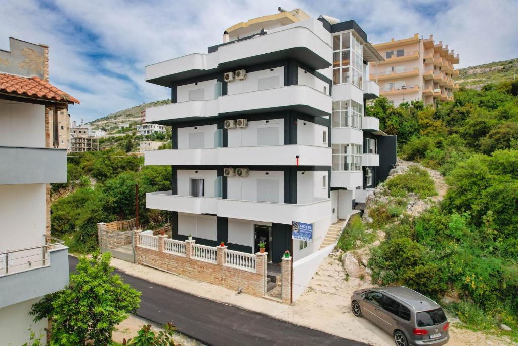 Apartments &amp; Hotel Eleanna — Hotel in Saranda