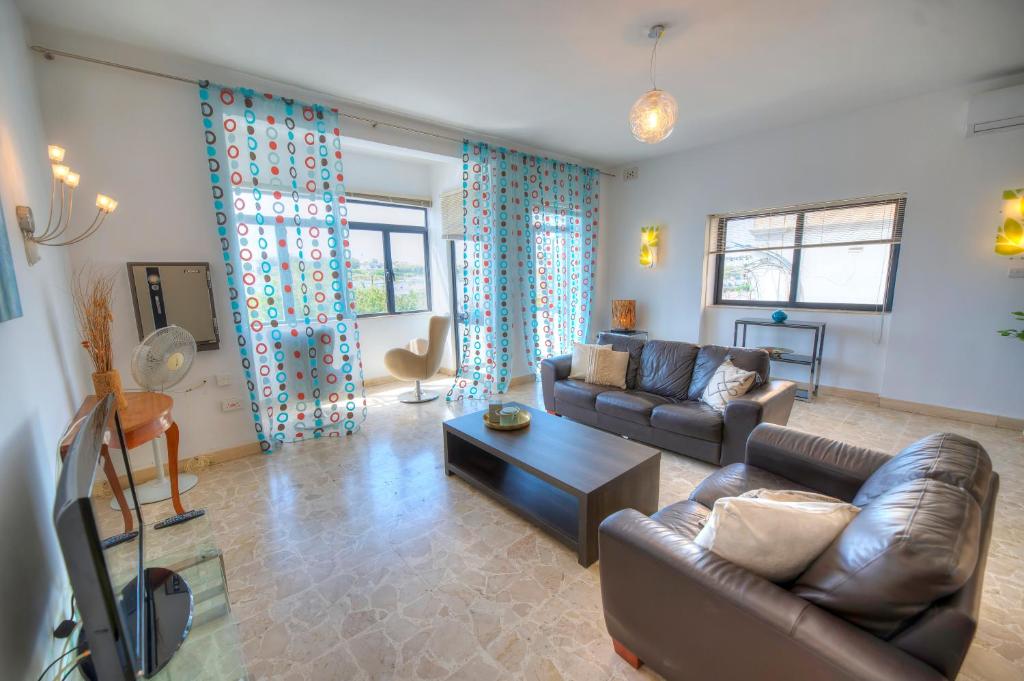 Enormous 3bedrooms seafront with balcony PDEH1-1, Sliema
