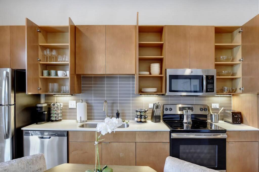 Elegant Modern Studio mins from Riverwalk, San Antonio