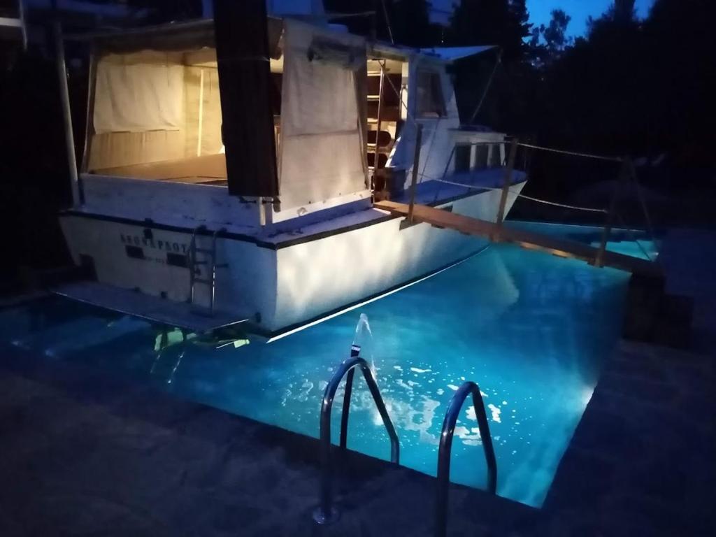 Sea And House photo