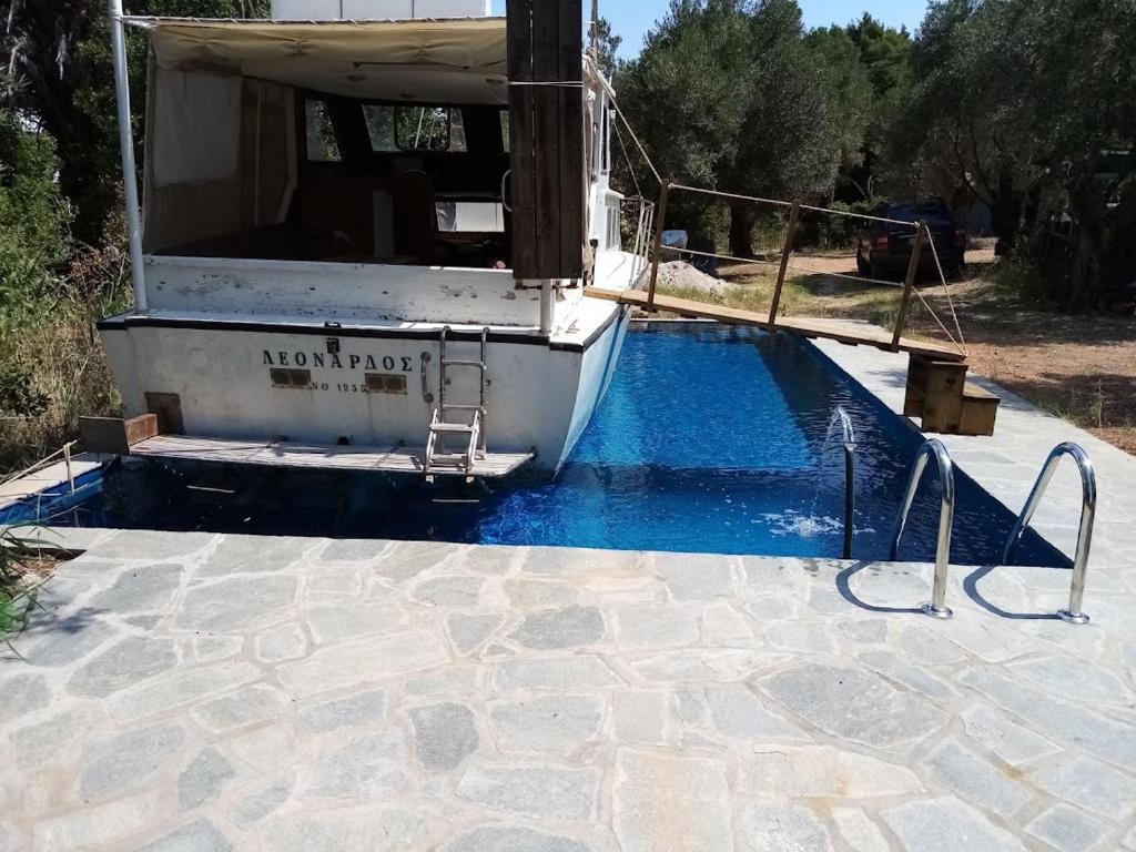 Sea And House photo