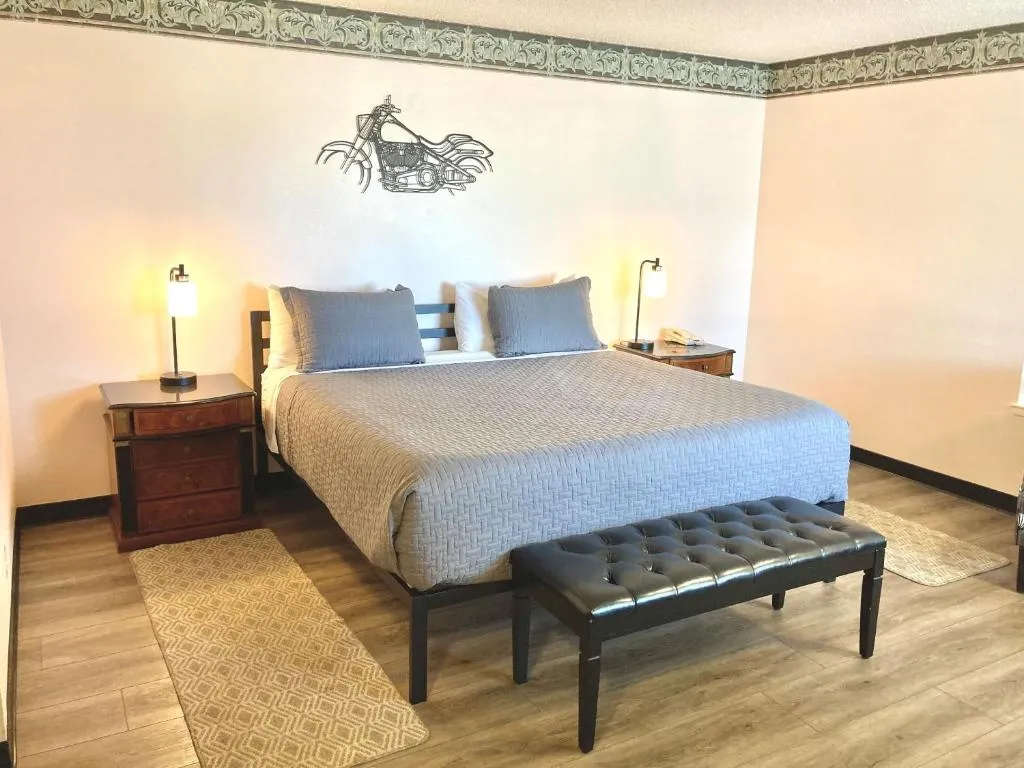 Coast Riders Inn，位于圣西米恩的酒店