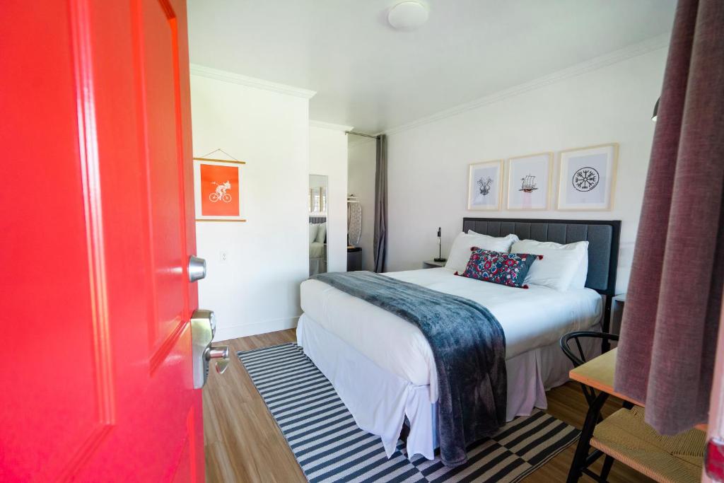 Viking Inn photo