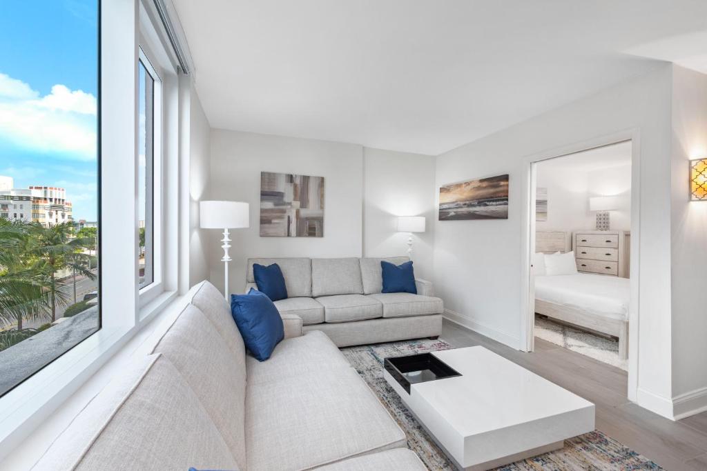 Private Residence at Roney Palace - 328, Miami Beach