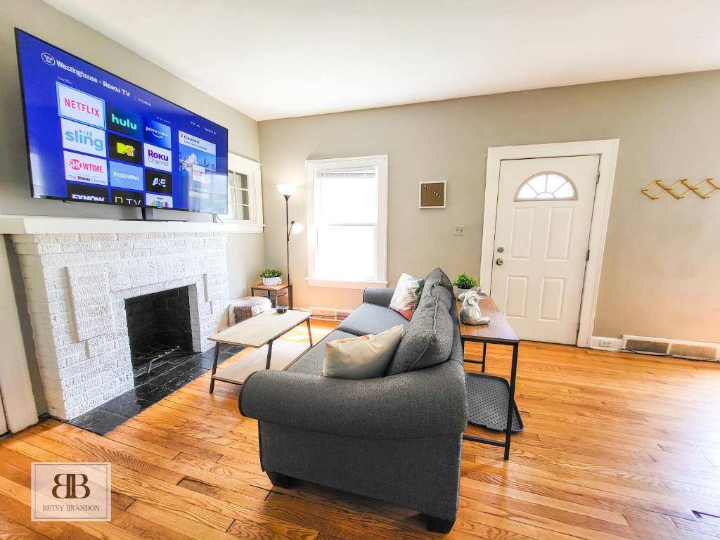 KingBed15 Mins to DTWN, 3 miles to CLE Clinic & CWRU, Cleveland Heights