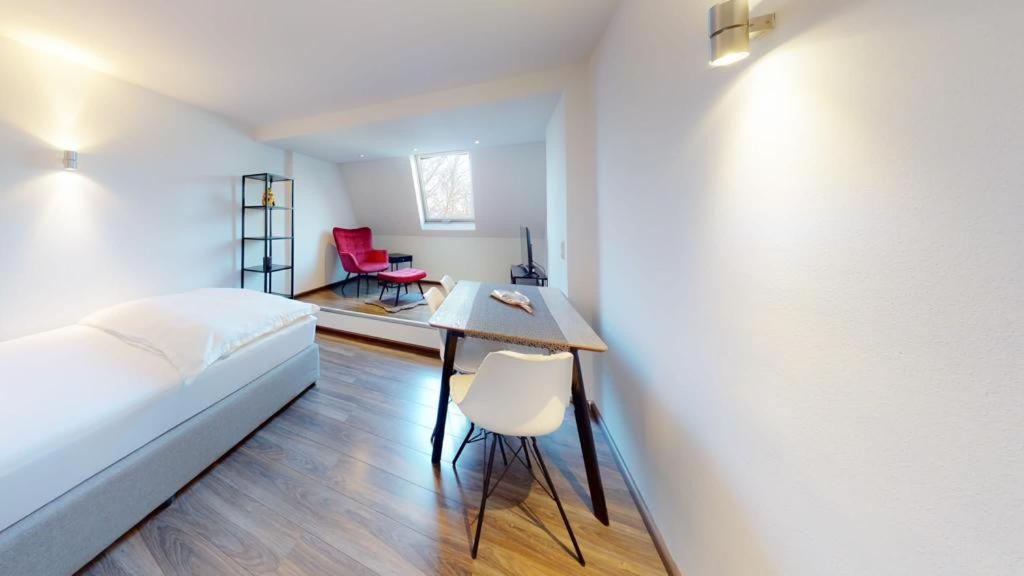 Spacious 4 Bedroom Apartment near City Center - 5