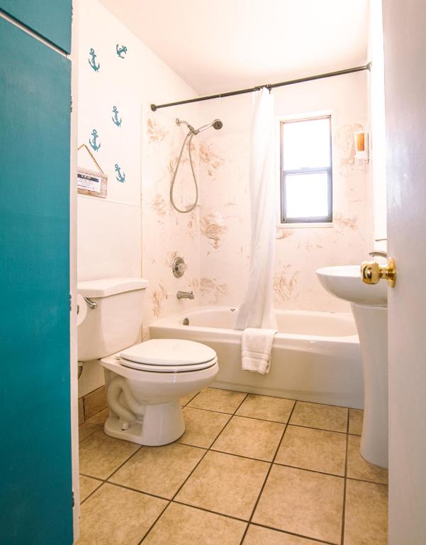1 or 3 Bedroom Apartment with Full Kitchen photo
