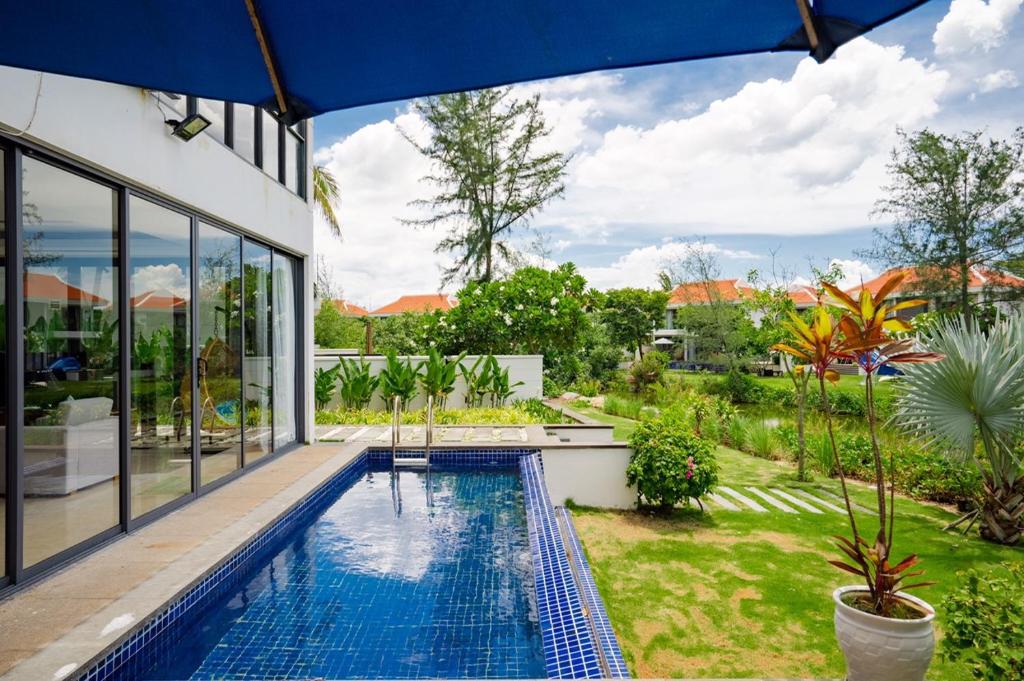 Kim's Ocean view Villa Danang photo