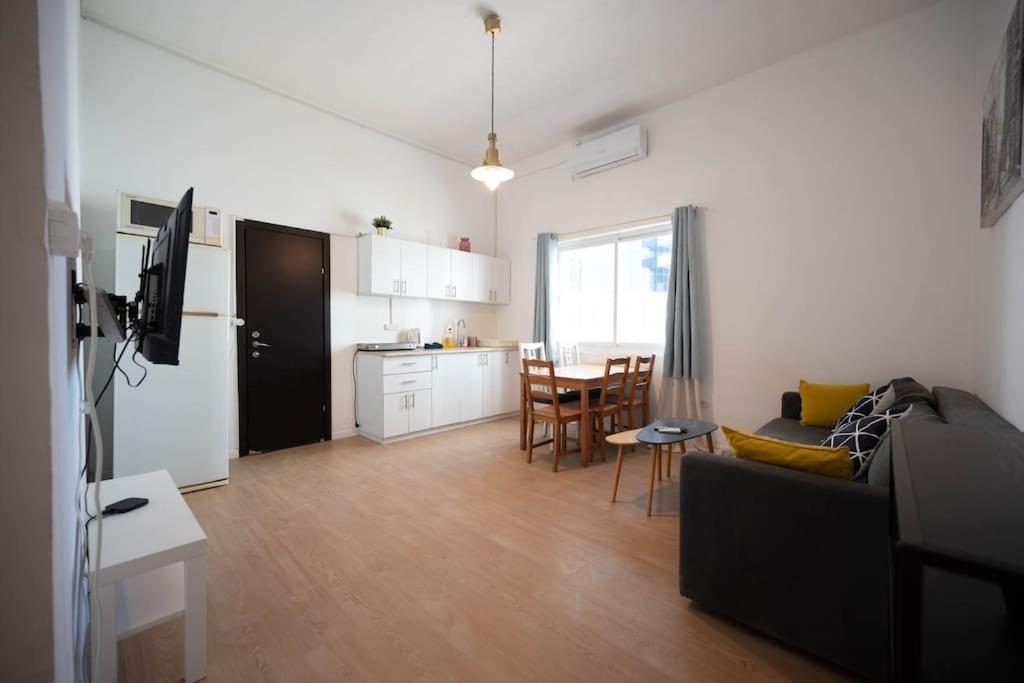 HaYarkon Seaside - 3 Bedroom By Vacay, Tel Aviv