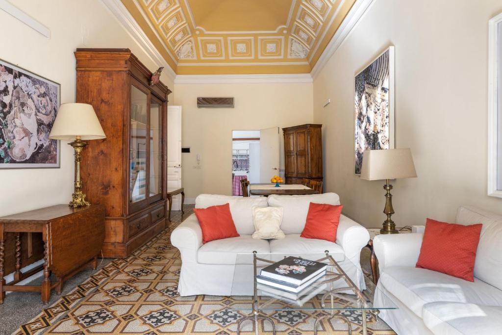 Catania City Center Historical Building Home - 5