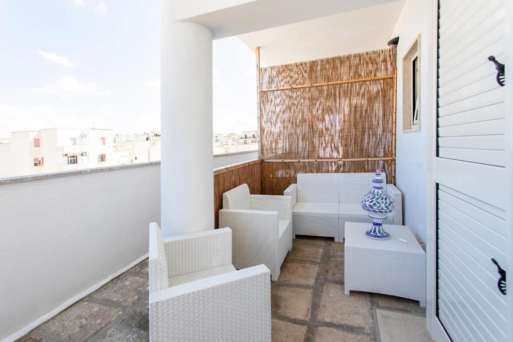 Center house rooms terrace with sea view