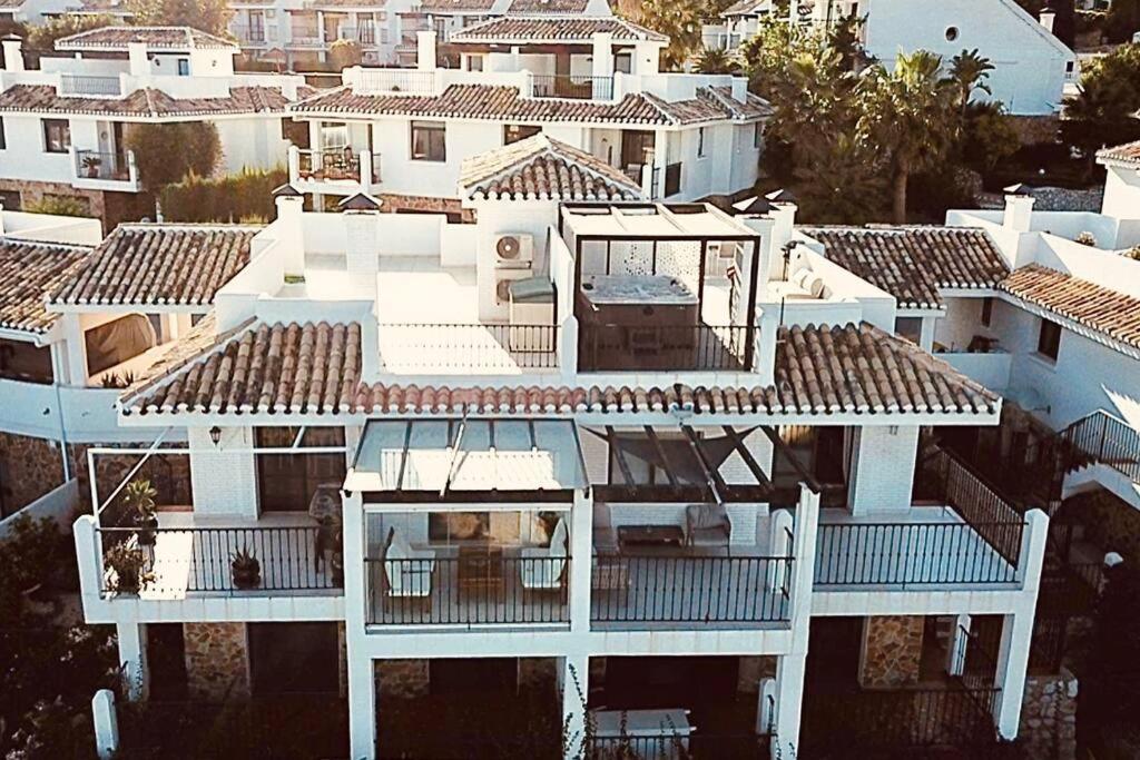 3 Bedroom Semi Detached Villa with Stunning Views! - 4