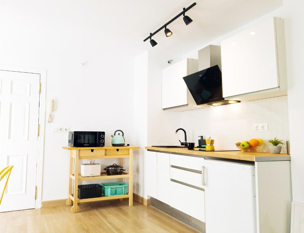 Alameda Sunny Terrace - Lovely Center Apartments - 4