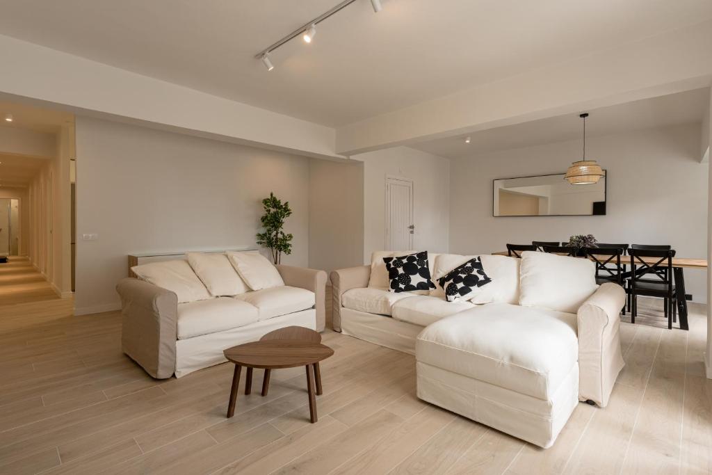 New 4 bedroom in Plaza del Principe - 2