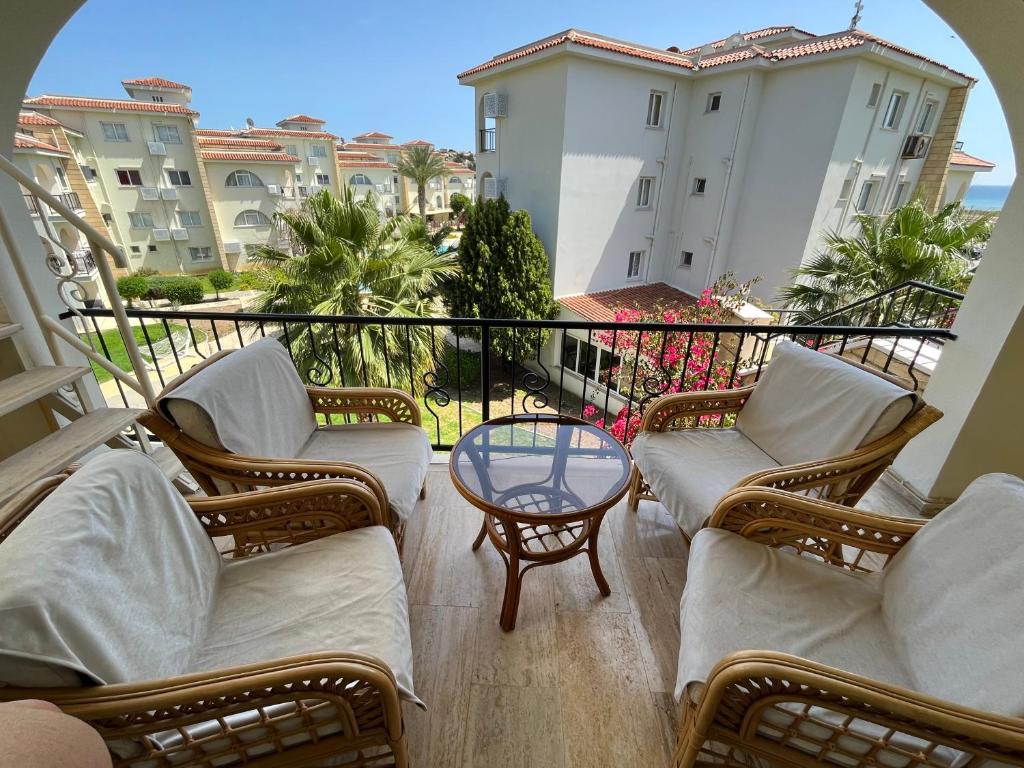 Seaview apartment with roof terrace, Gastria