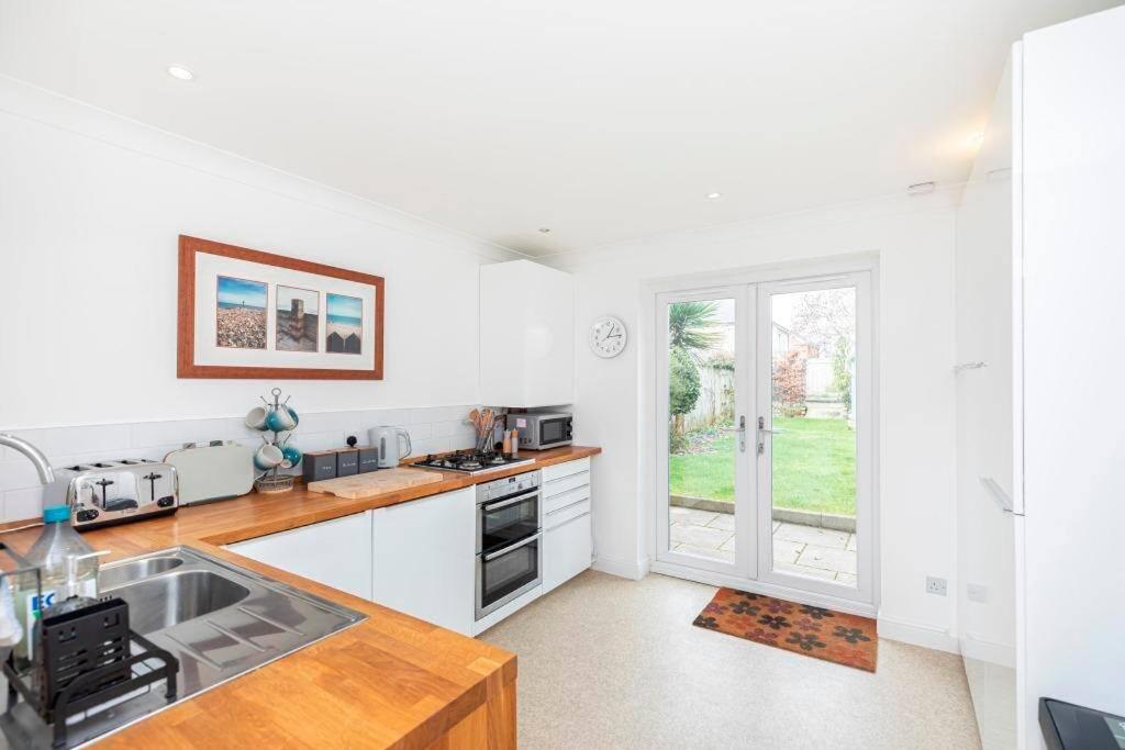 PALM TREES by BOURNECOAST - A Lovely Two Bedroom VICTORIAN HOLIDAY HOME Located in a Popular Area - photo 4