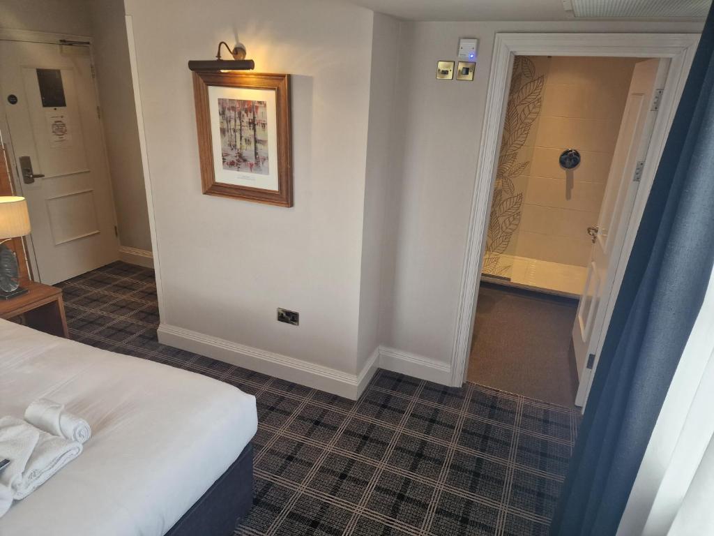 The Queen Hotel Wetherspoon photo
