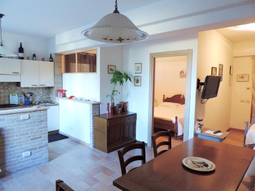One bedroom appartement with sea view enclosed garden and wifi at Castelfidardo 6 km away from the beach