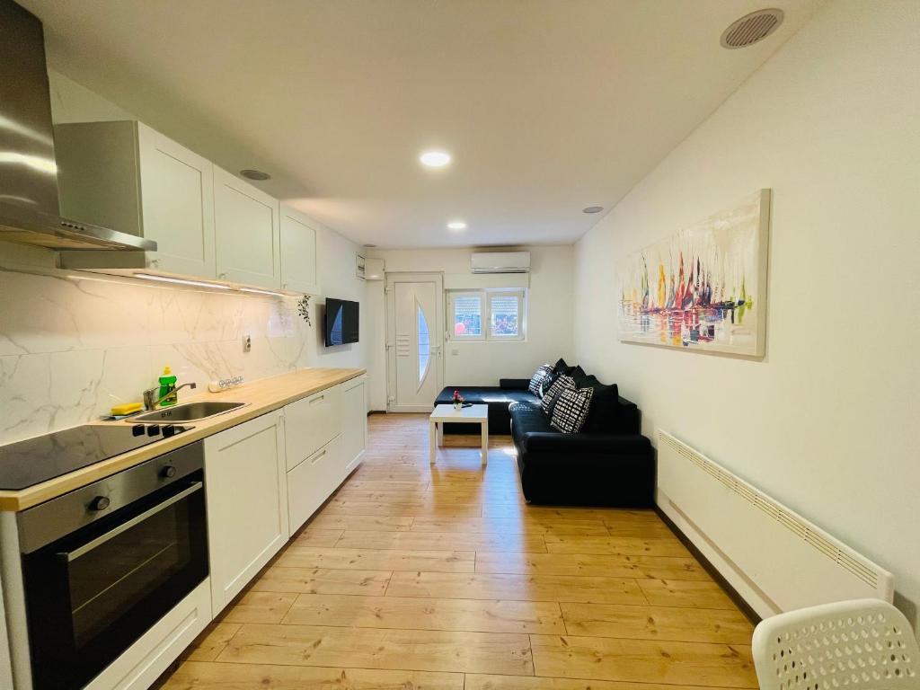 Red app by Alex Rafel, close to the bus station, Záhřeb