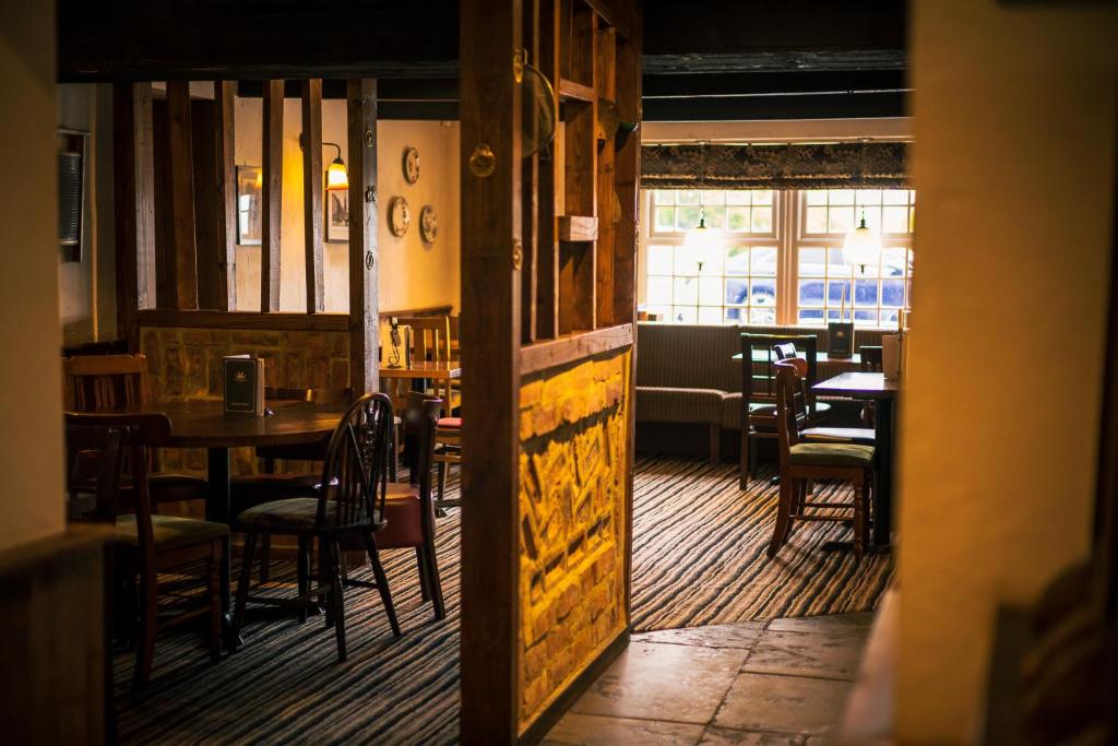 The Three Horseshoes