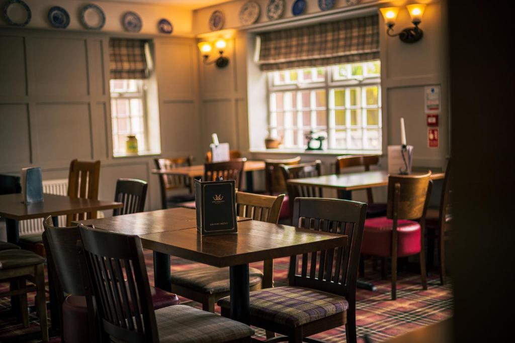 The Three Horseshoes