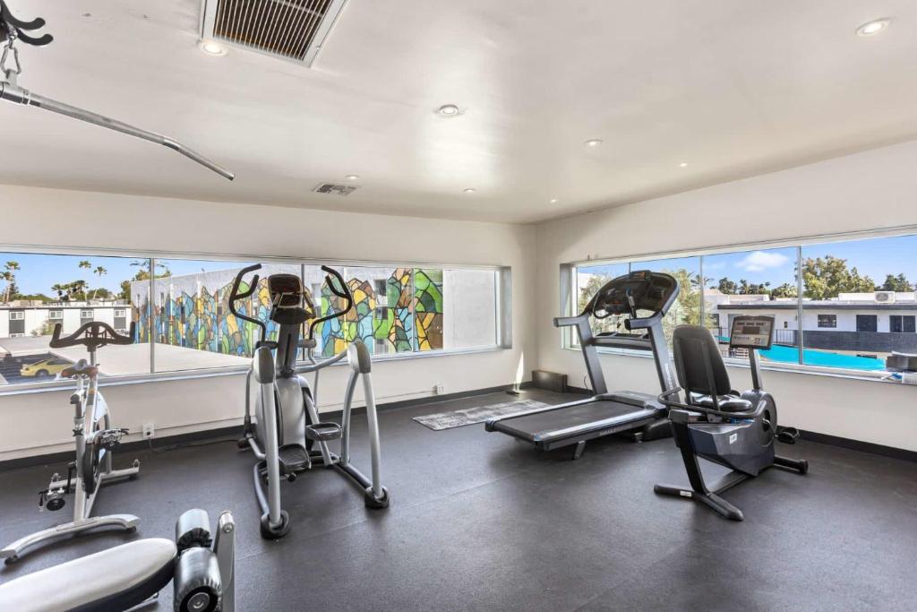 Gorgeous CozySuites in Camelback with pool parking photo