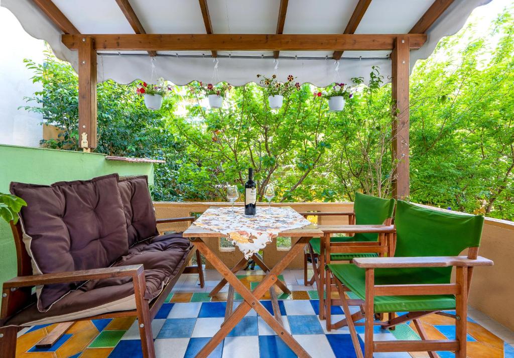 Eddy's Apartment, Město Rhodos