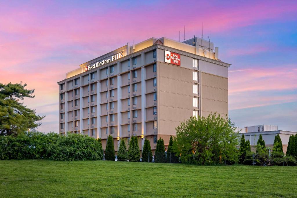 Best Western Plus The Charles Hotel photo