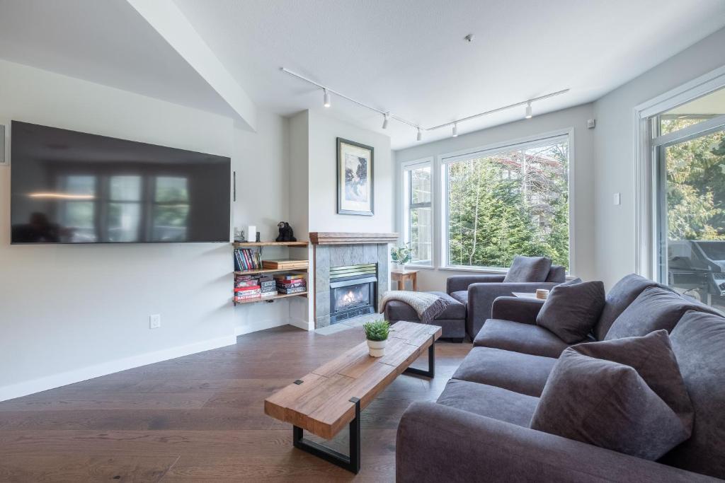 Lynx by Outpost Whistler, Whistler