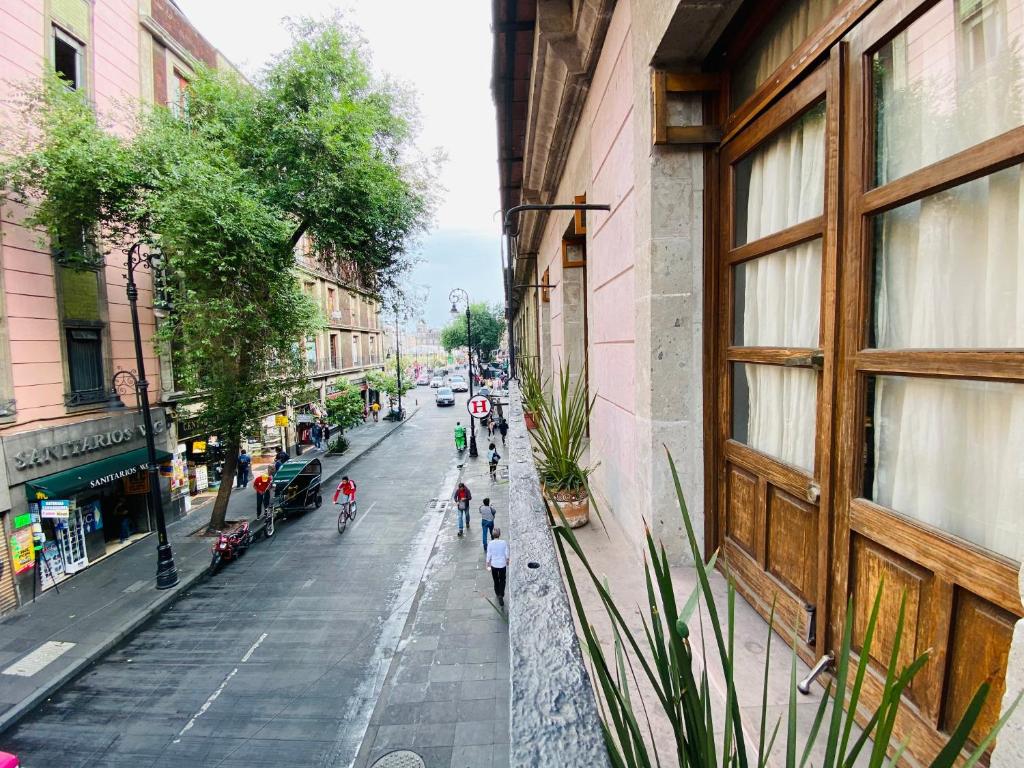 WHOST Hotel y Hostal - 1