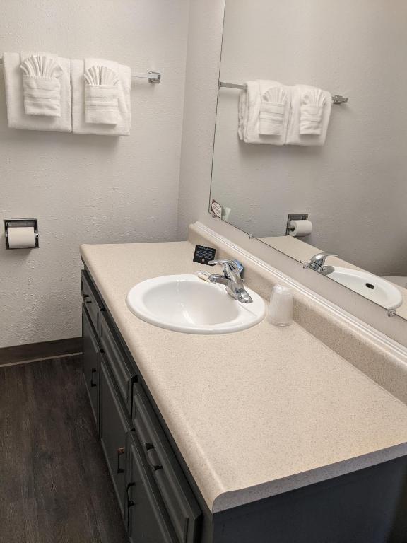 Golden North Inn photo
