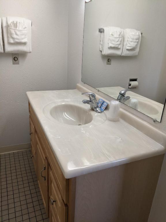Golden North Inn photo