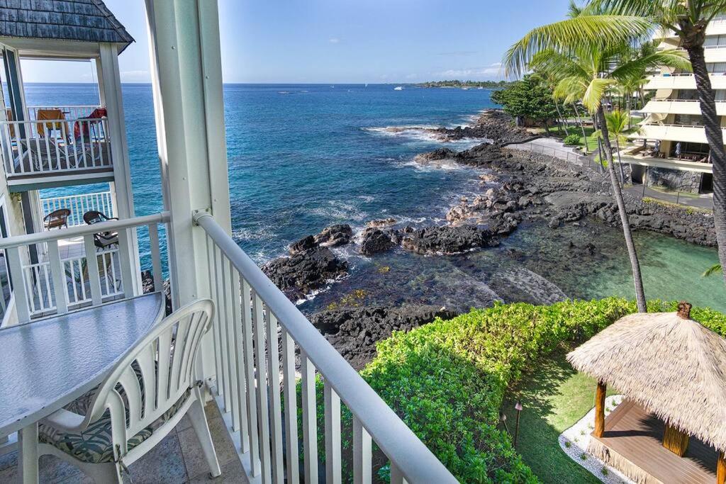 Condo On the Ocean, Lagoon and Garden - Hale Kona Kai 411 by Casago Kona, Kailua-Kona