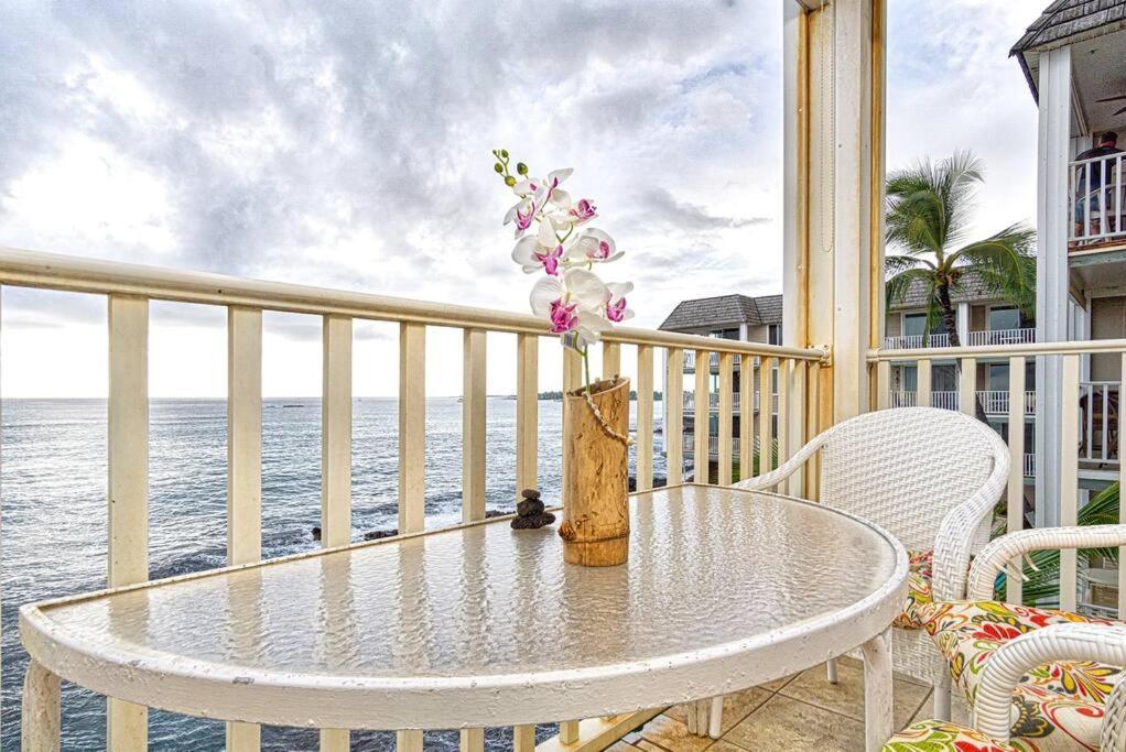 Beautiful Oceanfront Condo! - Hale Kona Kai 303, Kailua-Kona