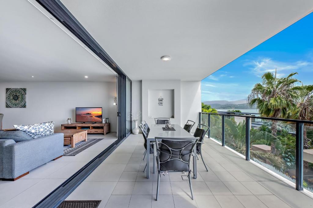 Luxury 5 Star Resort Style Apartment With Private Balcony Spectacular Ocean Views photo