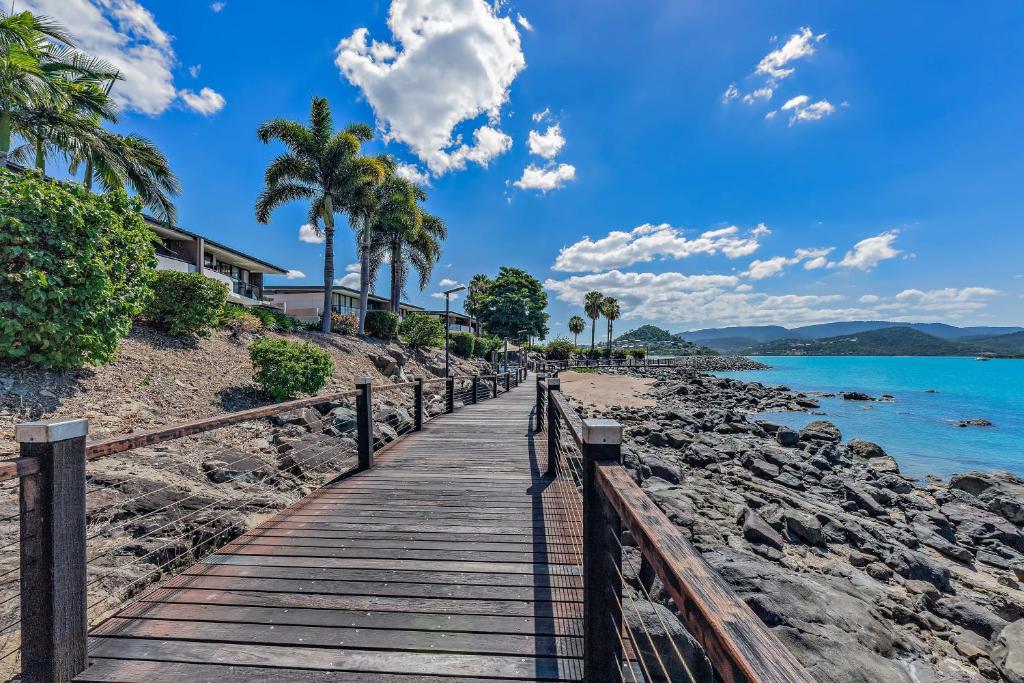 Luxury 5 Star Resort Style Apartment With Private Balcony Spectacular Ocean Views photo